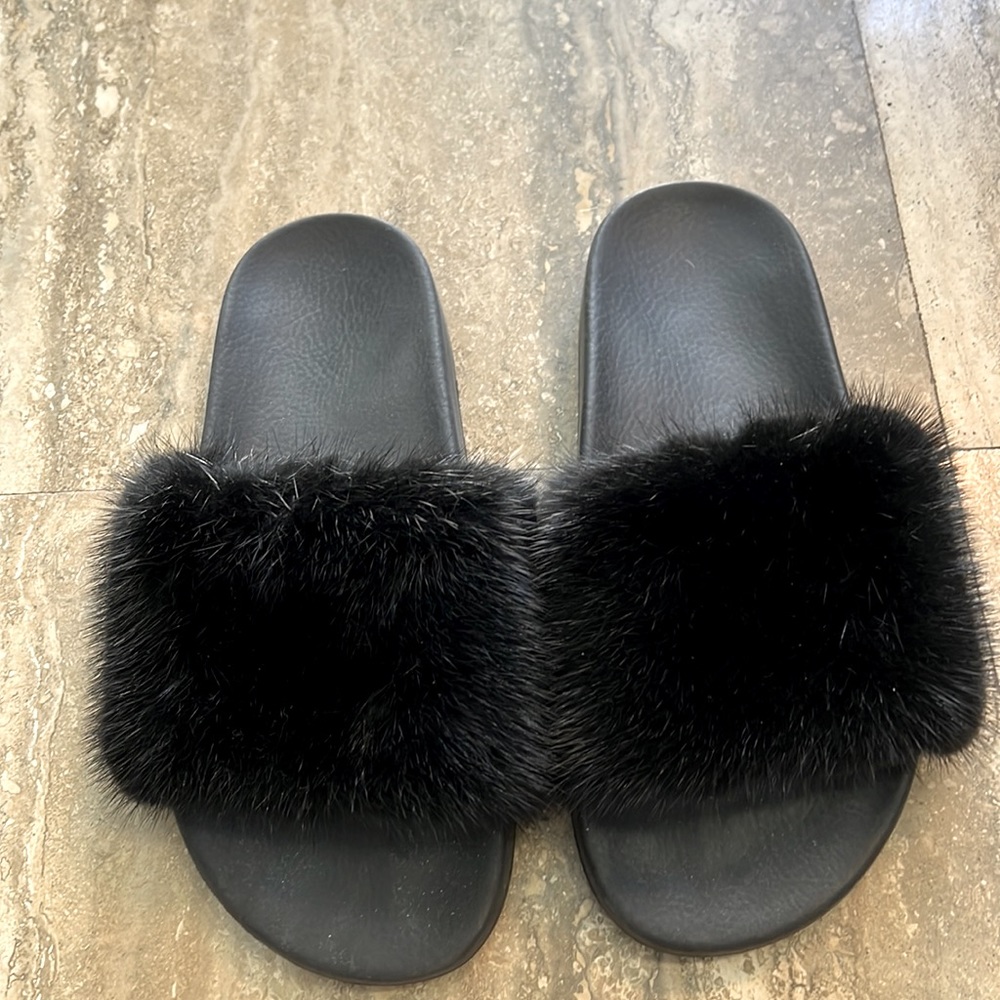 100% authentic Givenchy Mink fur rubber slides in size 39